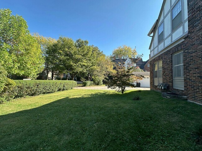 Building Photo - 421 Rivard Blvd
