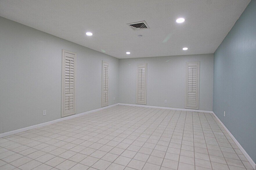 Building Photo - 517 20th Ave