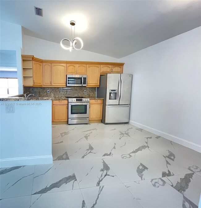 Building Photo - 211 E Riverbend Dr