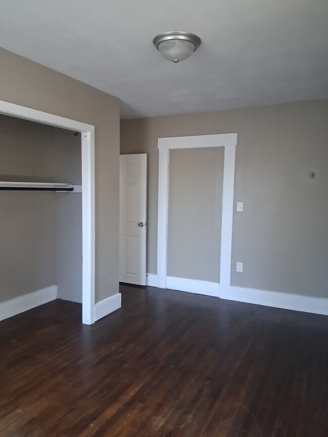 Building Photo - Charming Spacious Double