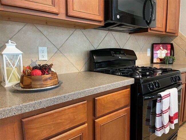 Building Photo - 5426 Rio Dr