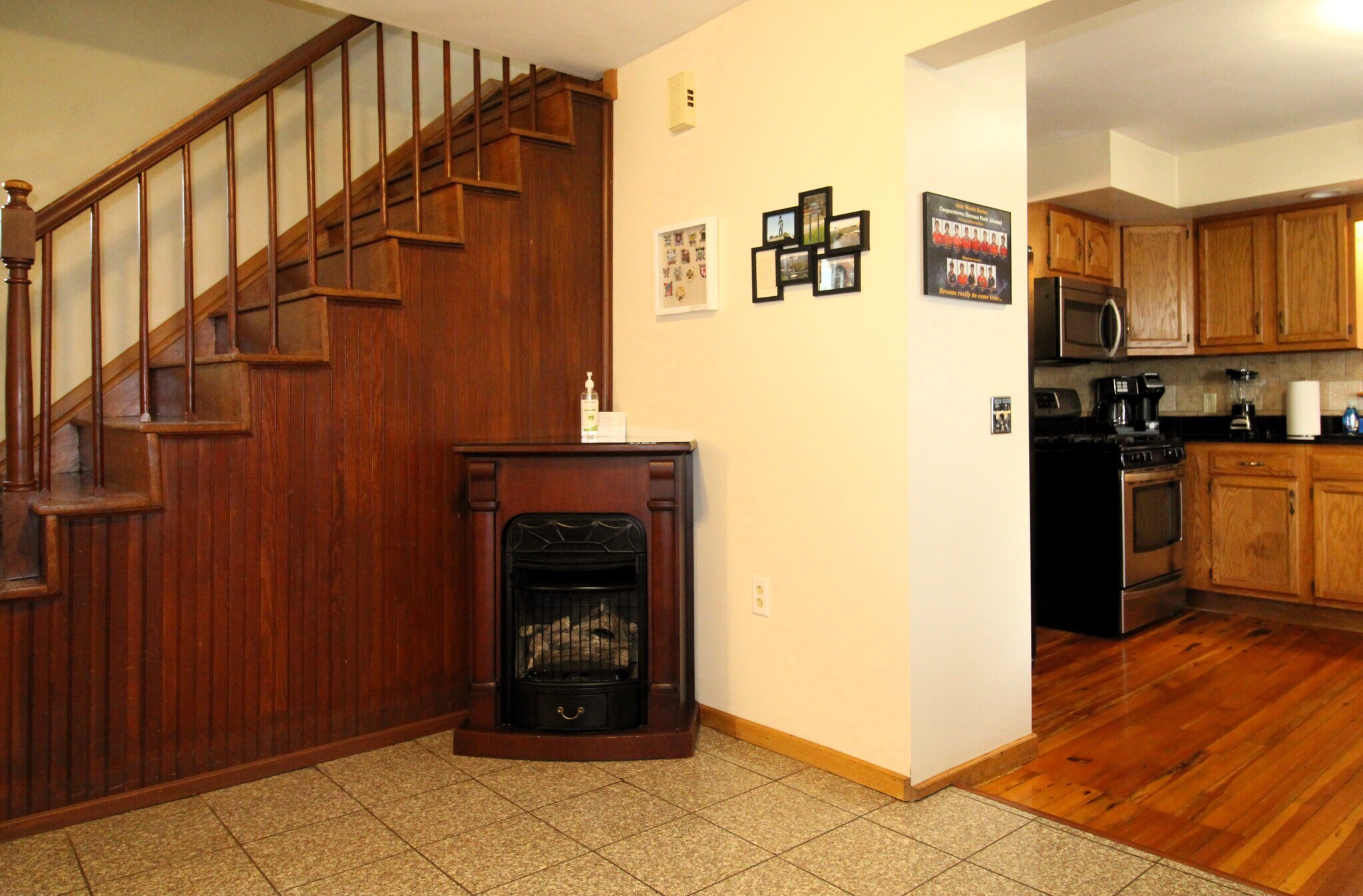 Welcoming foyer with granite tile floor for easy upkeep - 11 Columbia St