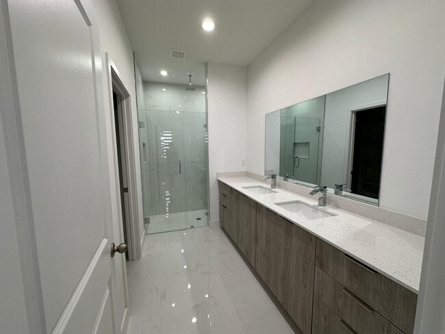 Building Photo - 6033 Kumquat Cir