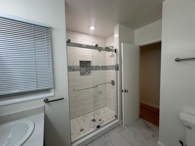 Building Photo - Adorable Open Plan  3BD 2BA Home in West Torrance With A/C