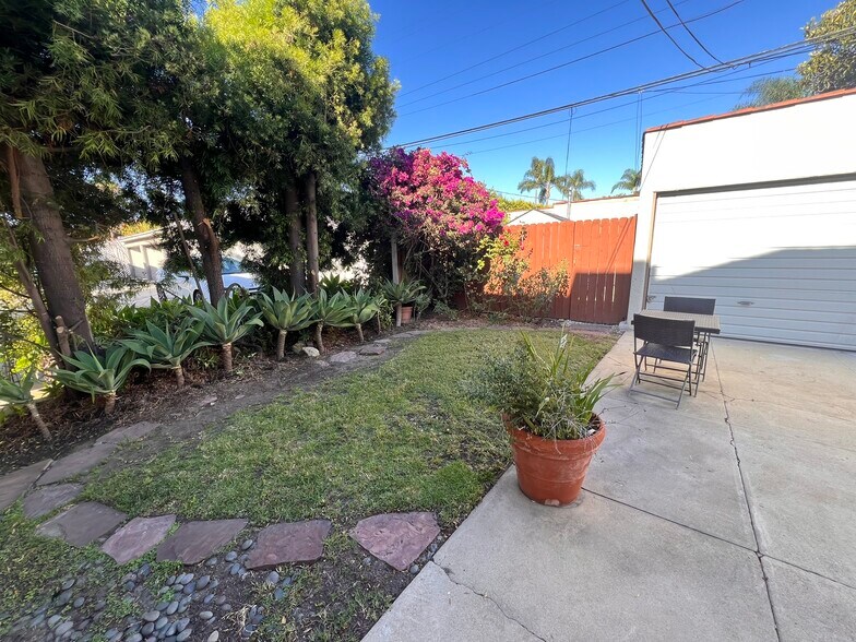 Building Photo - 1248 S La Jolla Ave