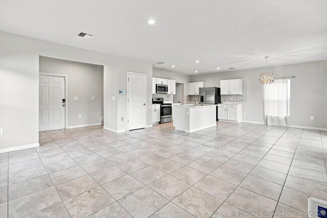 Building Photo - 484 Cherimoya St
