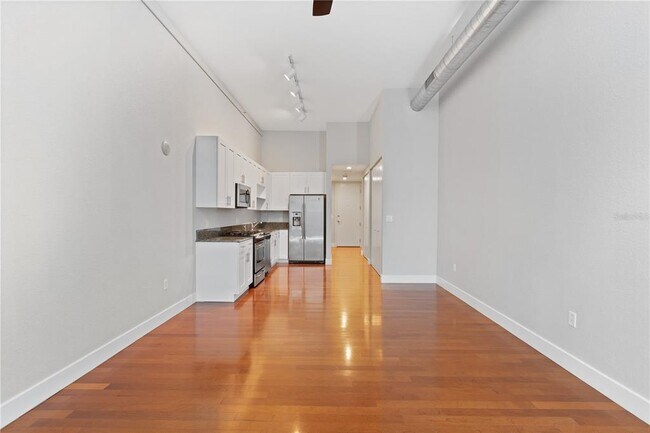 Building Photo - 150 E Robinson St