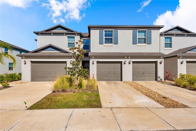 Building Photo - 736 Royal Empress Dr