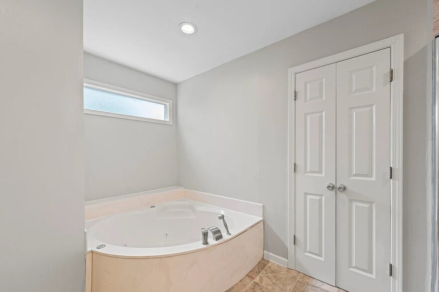Building Photo - 1368 Squire Dudney Dr