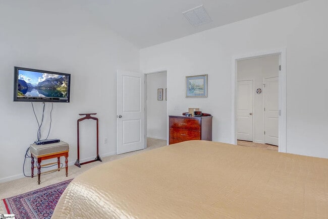 Building Photo - 3 Bedrooms 2 Bathrooms