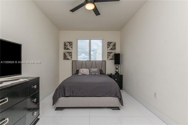 Building Photo - 10245 NW 63rd Terrace