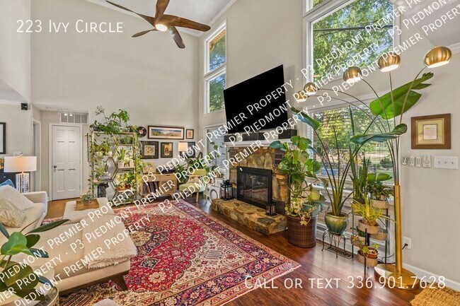 Building Photo - 223 Ivy Cir