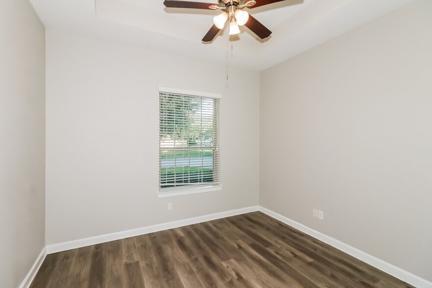 Building Photo - 415 Rocky Briar Ct