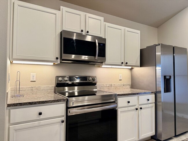 Building Photo - House For Rent