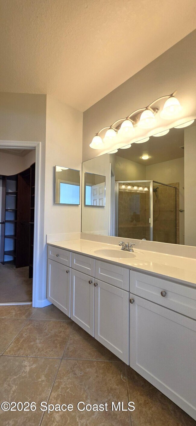 Building Photo - 1390 Lara Cir