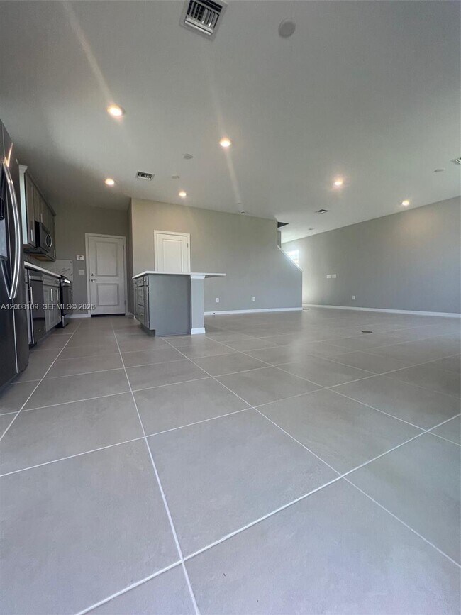 Building Photo - 12222 SW Myrtle Oak Dr