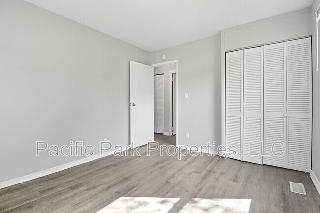 Building Photo - 3639 Richelieu Rd