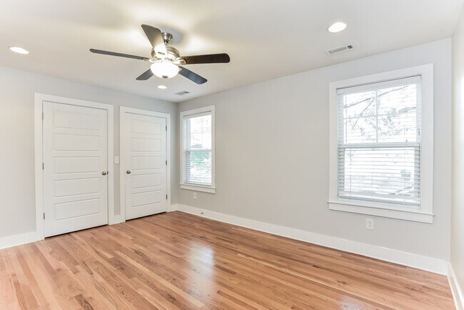 Building Photo - 2022B Greenwood Cir
