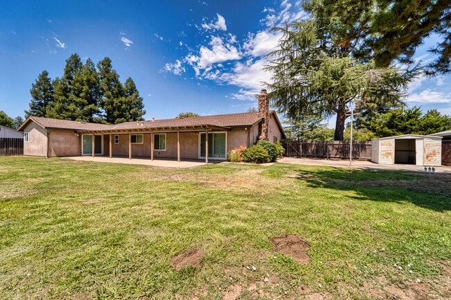 Building Photo - 4 bedroom 2 1/2 bath house in Yuba City