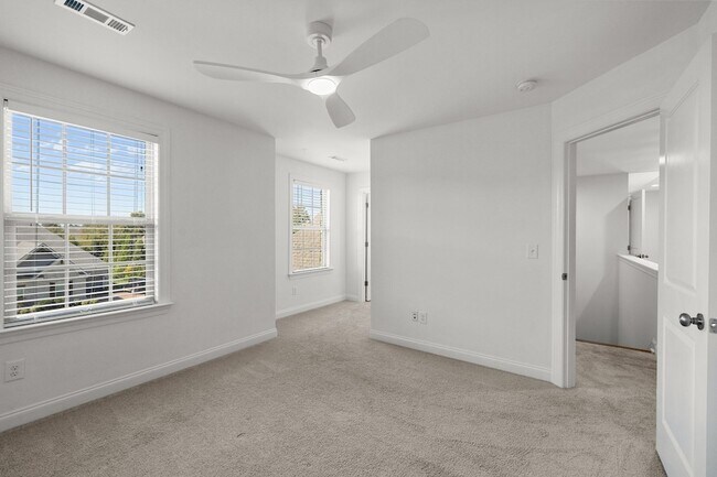 Building Photo - 4155 Old Light Cir