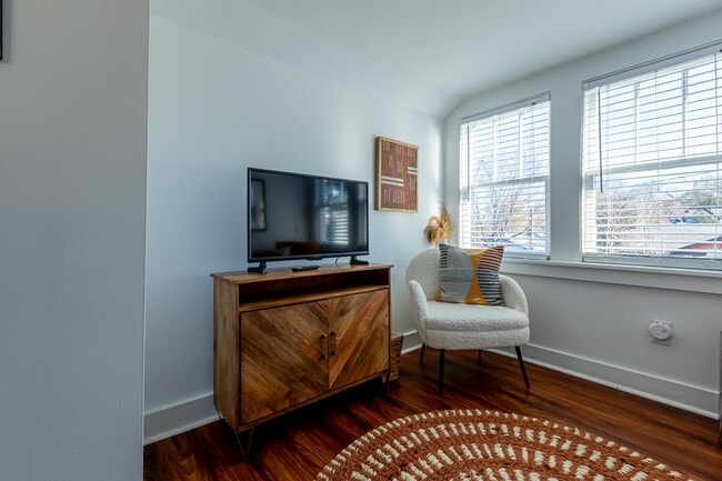 Building Photo - Rare historic East Nashville bungalow for rent; 4 Beds 3 Baths, 1,806 SqFt, fenced yard