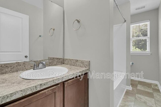 Building Photo - 4995 Hay Bale Ct