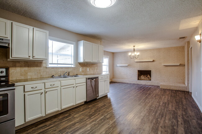 Building Photo - Pre-lease! Spacious 2 Bedroom with an extra room near Medical and TTU