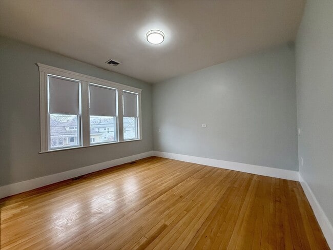 Building Photo - 174 Maplewood St