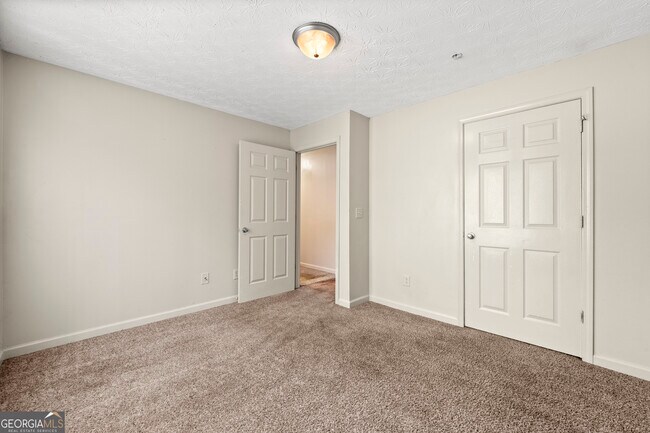 Building Photo - 9202 Fairington Ridge Cir