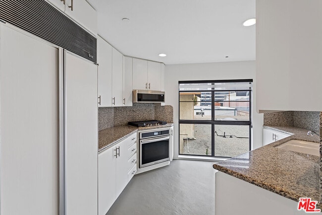 Building Photo - 12000 Goshen Ave