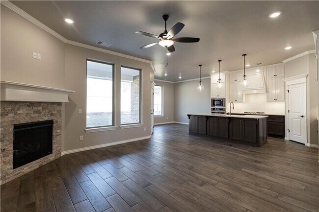 Building Photo - Very Nice 4 Bedroom, 3 Bathroom 3 Car Garage Home with Storm Shelter