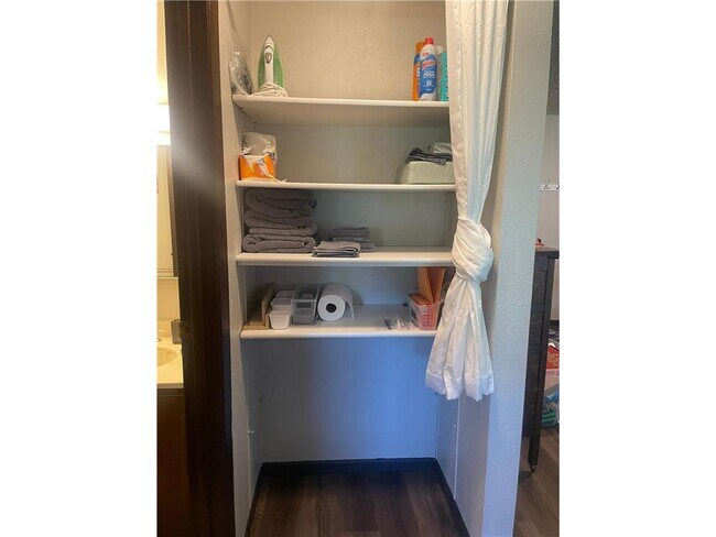 Building Photo - 812 Hills Ave