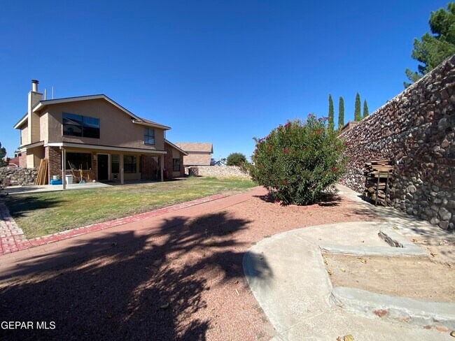 Building Photo - 812 Merriman Dr