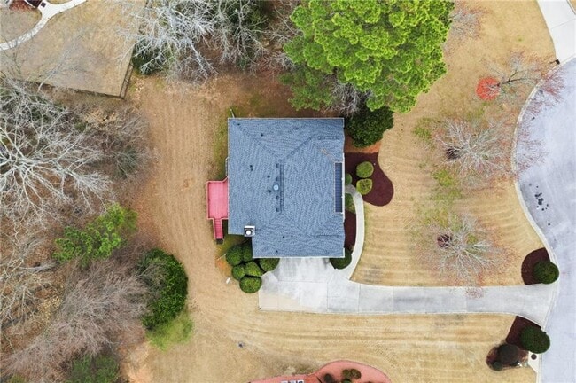 Building Photo - 310 Stoneleigh Dr SW