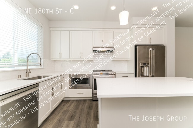 Building Photo - 1202 NE 180th St