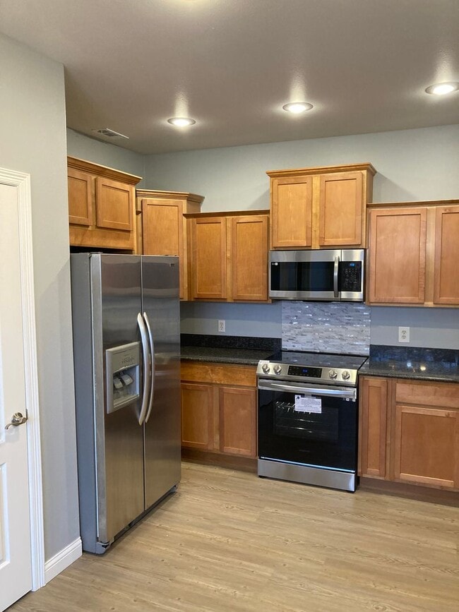 Building Photo - 3 bedroom 2 bath modern style home minutes from Centerton Main!!