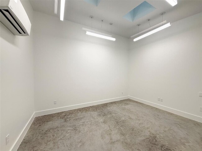 Building Photo - 1506 Sul Ross St
