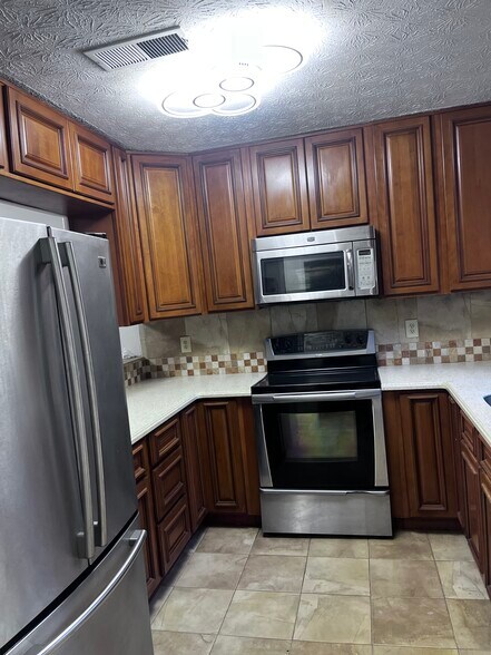 Stainless steel appliances - 2288 Paces Ferry Rd SE