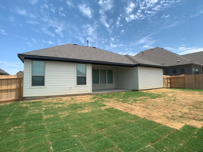 Building Photo - 4 Bedroom in Gruene Field / 1 Mile to Grue...