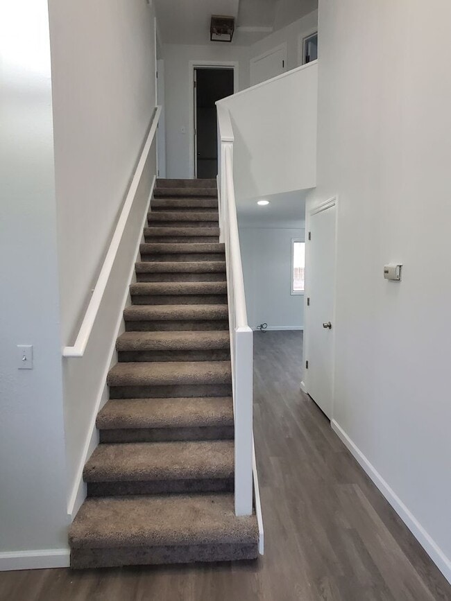 Building Photo - 3 bedroom - recently renovated home