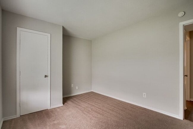 Building Photo - No Application Fees* $500 off 1st month re...