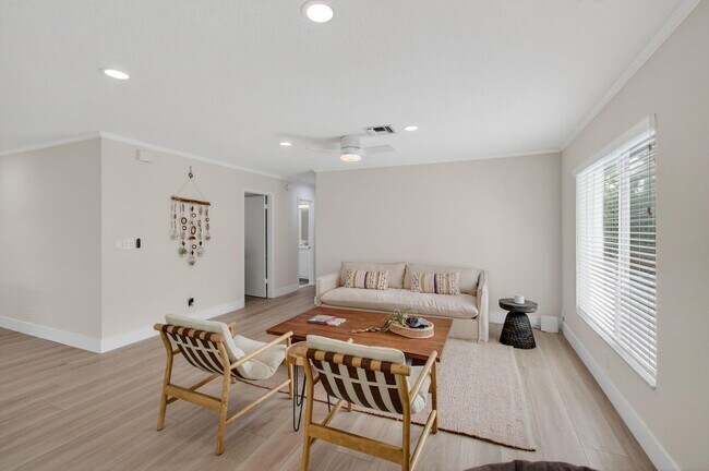 Building Photo - 802 Mallard Dr