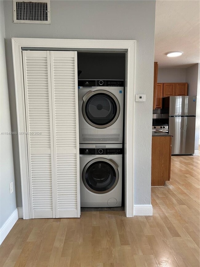 Building Photo - 1360 Collins Ave