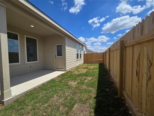 Building Photo - 229 Mets Wy