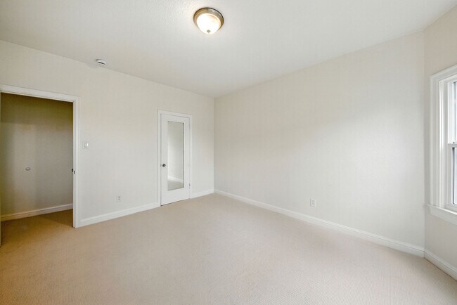 Building Photo - 1722 Quesada Ave