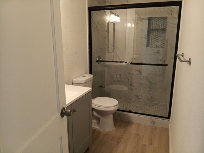 Building Photo - Cozy 4-bedroom, 2-bathroom home! Showings ...