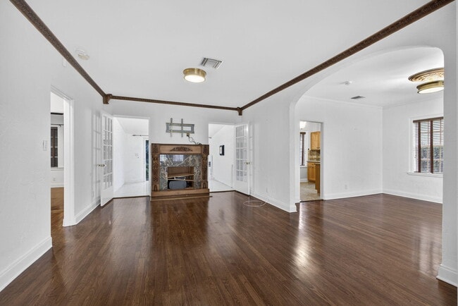 Building Photo - 616 Upland Rd