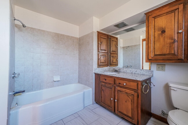 Building Photo - Beautiful 2 bed Ranch style home on 5 acres!