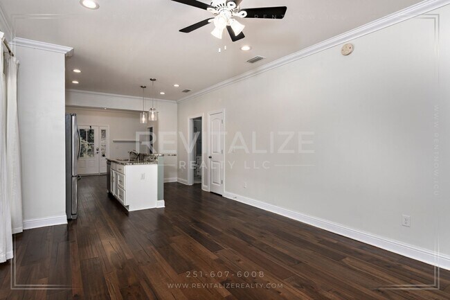 Building Photo - Modern Comfort Meets Luxury Living in Mobile