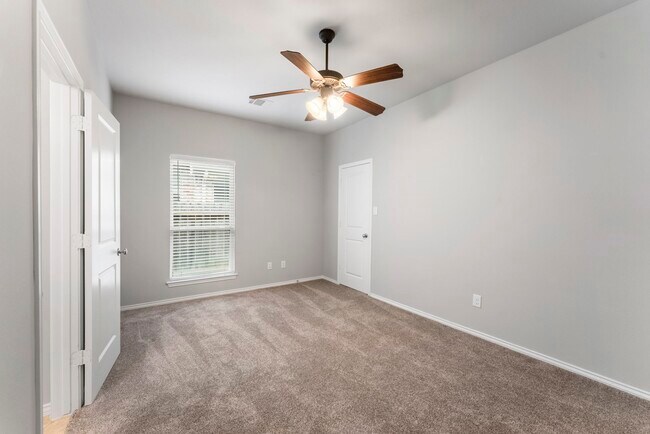 Building Photo - 156 Buckeye Dr